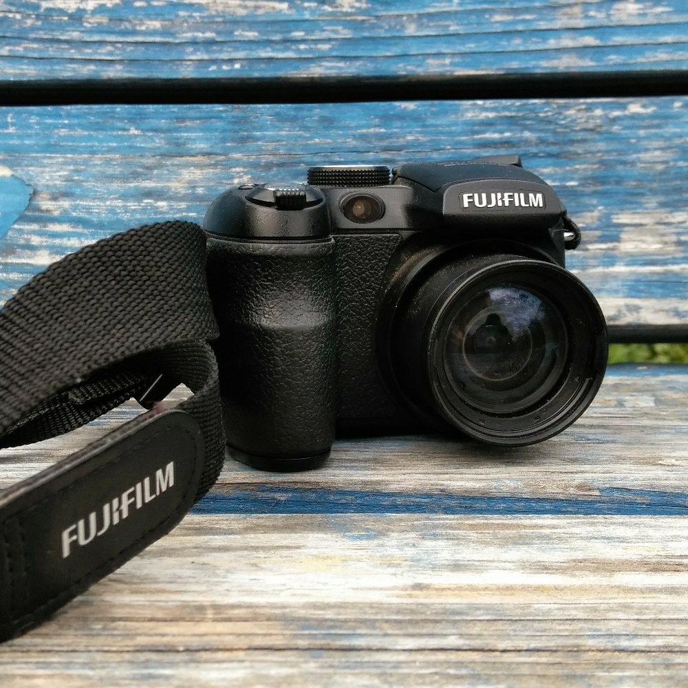 Fujifilm Finepix S1000fd Camera